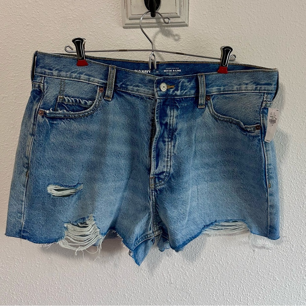 NWT • Sky Hi Distressed Shorts